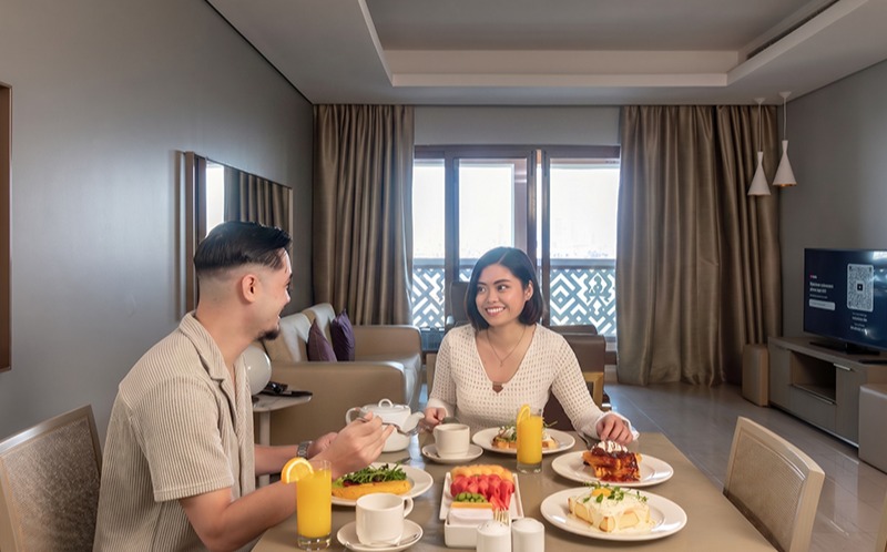 IN-ROOM DINING