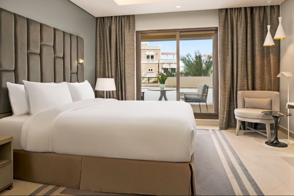 Corner 3 Bedrooms Apartment Palm Beach & SkyLine View with Private Beach Access
