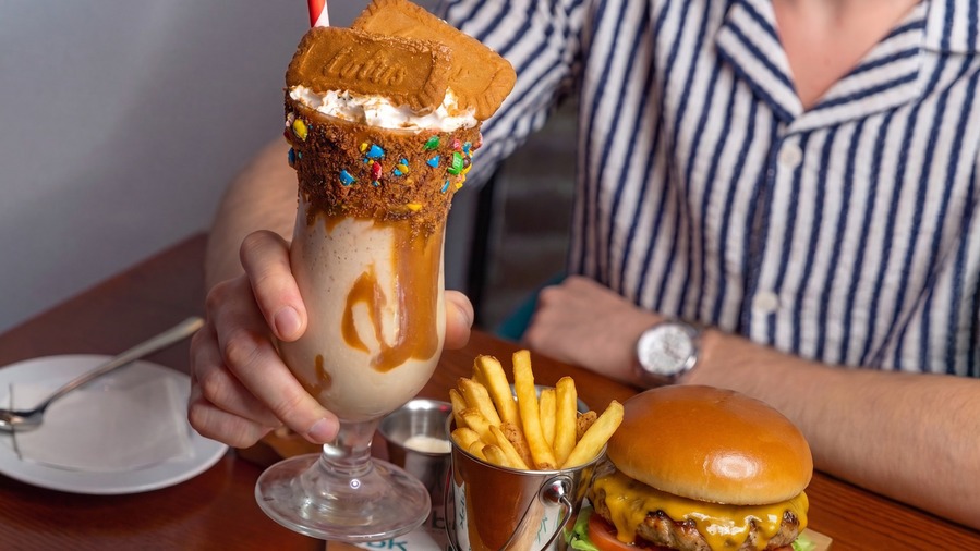 Messy Milkshakes & Juicy Burgers
